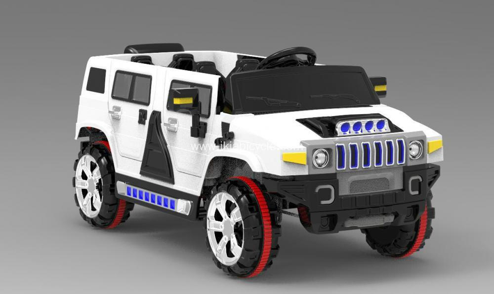 Bambini elettrici a 4 ruote che guidano le auto